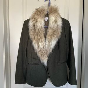VGUC - Army green size 8P Loft blazer with removable fur collar